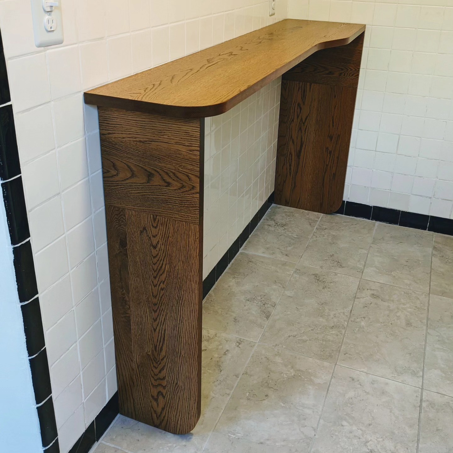 November 29th, 2023: White oak kitchen bar!